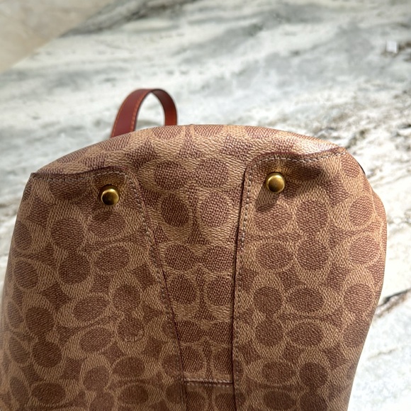Coach Hadley Hobo in Signature Canvas - Picture 6 of 12